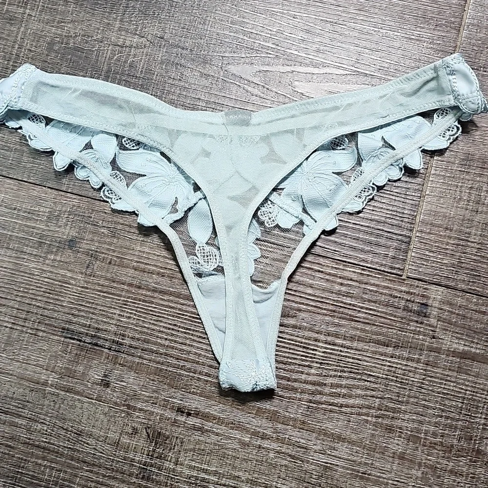 Lace Floral Underwire Bra & Thong Set - Light Blue